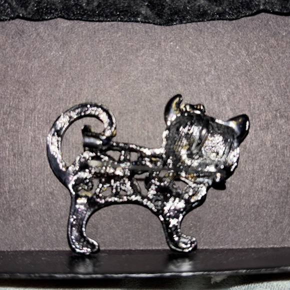Floral Cat Brooch with Colorful Rhinestones Could be used as a necklace
Adorable - Picture 4 of 7